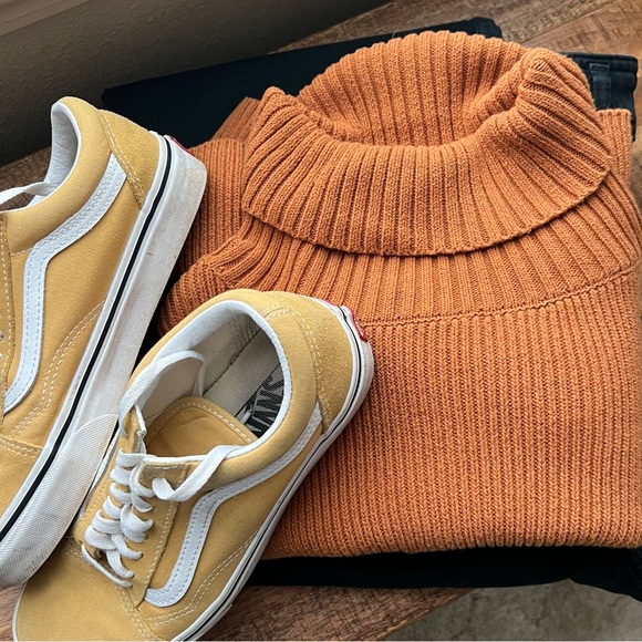 🍁 Fall Style Bundle 🍁 Jeans, Sweater & Sneaker Bundle, perfect for the season! - Picture 2 of 16